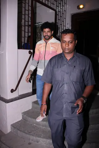 Farhan Akhtar Snapped Outside Recording Studio Thumbnail