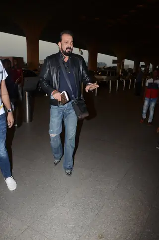 Celebs Snapped at Airport Thumbnail