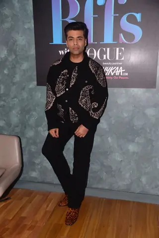 Karan -Shweta - Neha snapped Thumbnail