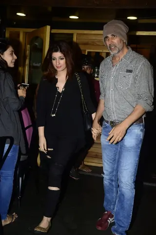 Power Couple: Akshay Kumar takes wife Twinkle on a DATE Thumbnail