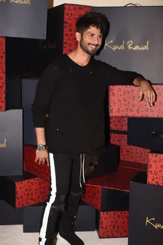 Stylish Shahid Kapoor at Kunal Rawal's Store Launch Thumbnail