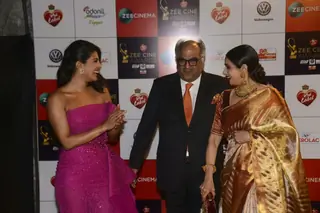 B'Town celeb's dazzle at the Red Carpet of Zee Cine Awards Thumbnail