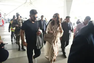 Anushka - Virat leave from Delhi for Mumbai Thumbnail
