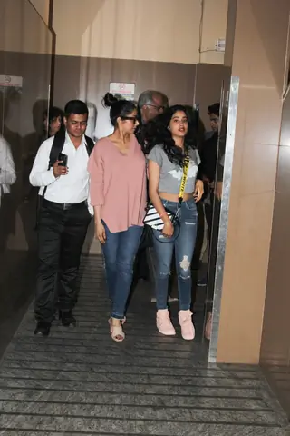 Ishaan Khattar's movie date with Jahnavi's parents Thumbnail