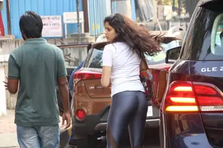 Jhanvi Kapoor - Ishaan Khattar's lunch date Thumbnail