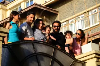 Baby cousins Taimur and Inaaya enjoy Summer in Style! Thumbnail