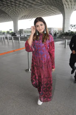 Celebs Snapped at Airport! Thumbnail