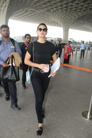 Jacqueline Fernandez snapped at airport Thumbnail
