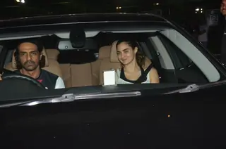 Arjun Rampal snapped along with his girlfriend Thumbnail