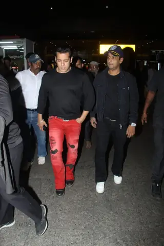 Bollywood celebrities Spotted at airport Thumbnail