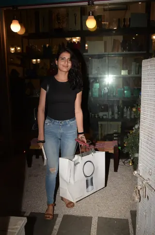 Celebrities snapped around the town Thumbnail