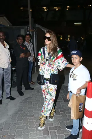 Bollywood celes attend Karishma Kapoor son's birthday party! Thumbnail