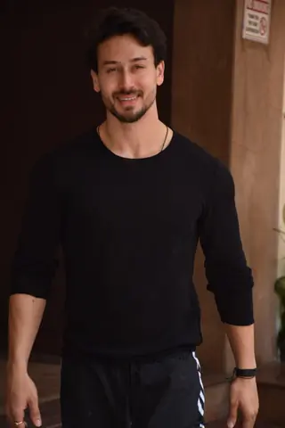 Bollywood celebrities spotted around the town!  Thumbnail