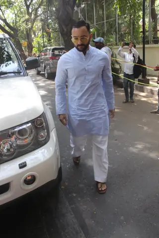 Celebrities at Ajay Devgan's house Thumbnail