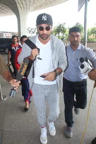Bollywood Celebrities snapped at the Airport Thumbnail