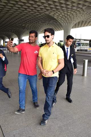 Bollywood celebrities snapped at the Airport! Thumbnail