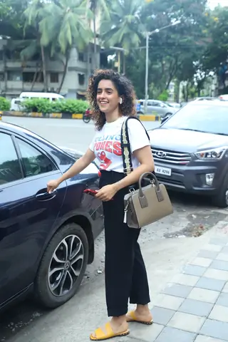 Bollywood Celebrities spotted around the town Thumbnail