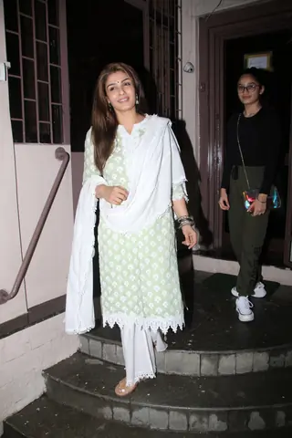 Bollywood celebrities spotted around the town! Thumbnail