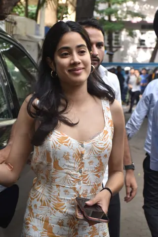 Bollywood celebrities spotted around the town! Thumbnail