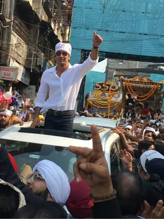 Celebs papped around the town! Thumbnail