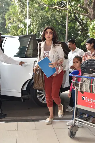 Celebs papped around the town Thumbnail