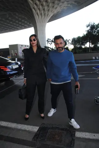 Celebrities spotted around the town and airport Thumbnail