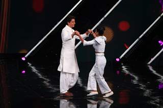 Shahrukh Khan grooves to ‘Tujh Mein Rabb Dikhta Hai’ in Dance+5!