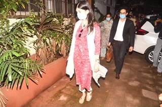 Sanjana Sanghi visits Bandra Police station with her Lawyer!