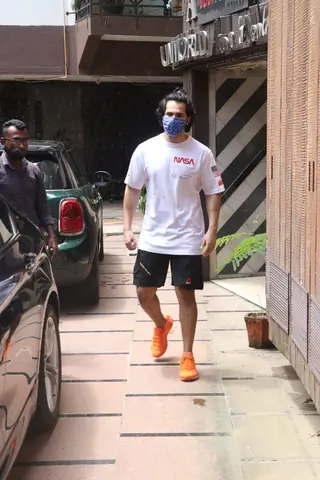 Bollywood celebrities spotted around the town! Thumbnail