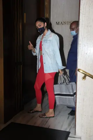 Bollywood celebrities snapped around the town! Thumbnail