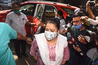 Bharti Singh and Husband Haarsh Limbachiyaa arrive at NCB office