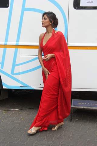 Aahana Kumra snapped on Location of Shoot in Bandra