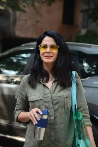 Bollywood celebrities snapped around the town! Thumbnail