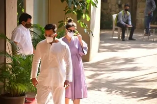 Mommy-to-be Kareena Kapoor Khan snapped with hubby Saif Ali Khan Thumbnail