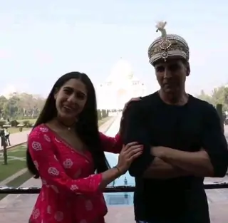 Akshay Kumar and Sara Ali Khan snapped at sets of Atrangi Re... Thumbnail