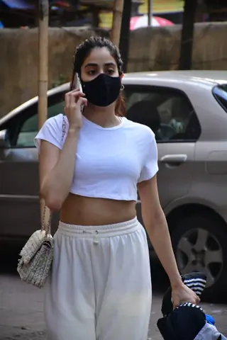 Bollywood celebrities snapped around the town! Thumbnail