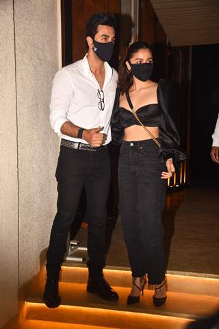 Bollywood celebrities arrive at Deepika Padukone's birthday bash!