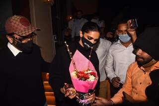 Deepika Padukone celebrates birthday with Paparazzi