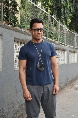 Bollywood celebrities snapped around the town! Thumbnail