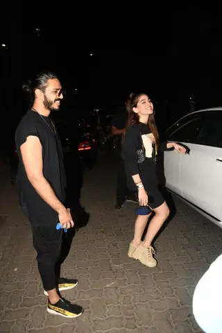 Alaya F snapped with rumored boyfriend Aaishvary Thackeray at Silver Beach Cafe, Bandra Thumbnail