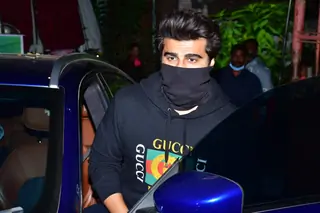 Arjun Kapoor and Saif Ali Khan snapped at shoot location in Bandra Thumbnail