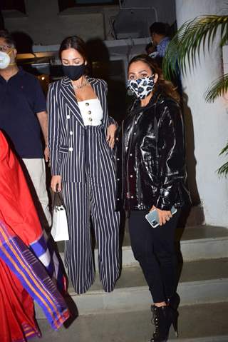 Malaika Arora and sister Amrita Arora step out for dinner with their parents