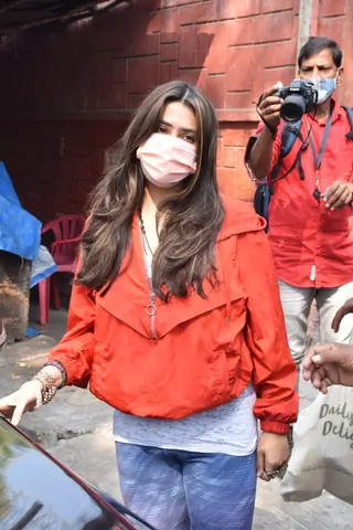 Ekta Kapoor and her daughter Ravie Kapoor visit Mukteshwar temple, Juhu Thumbnail