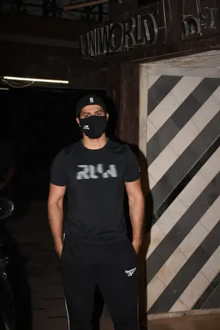 Bollywood celebrities snapped around the town! Thumbnail