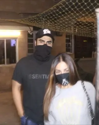 Arjun Kapoor meets Malaika Arora's parents! Thumbnail