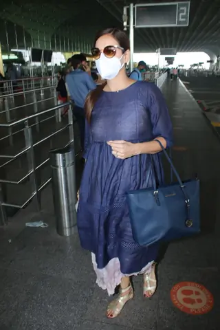 Dia Mirza snapped departing after her wedding! Thumbnail