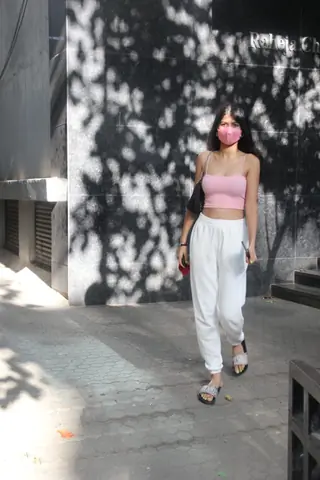 Celebrities snapped around the town! Thumbnail