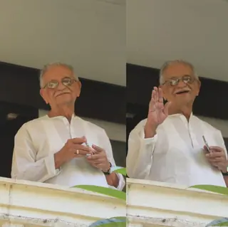 Gulzar Sahab snapped at his balcony! Thumbnail