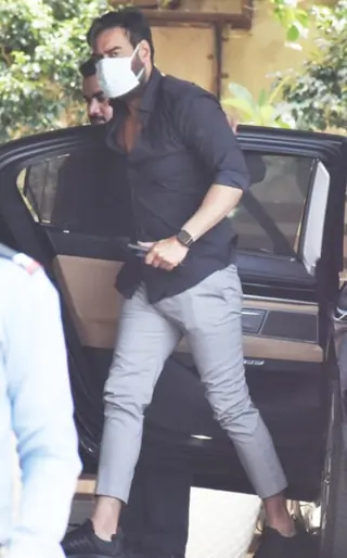 Ajay Devgn spotted at Juhu Thumbnail