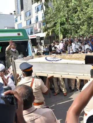 Dilip Kumar laid to rest with full state honours Thumbnail